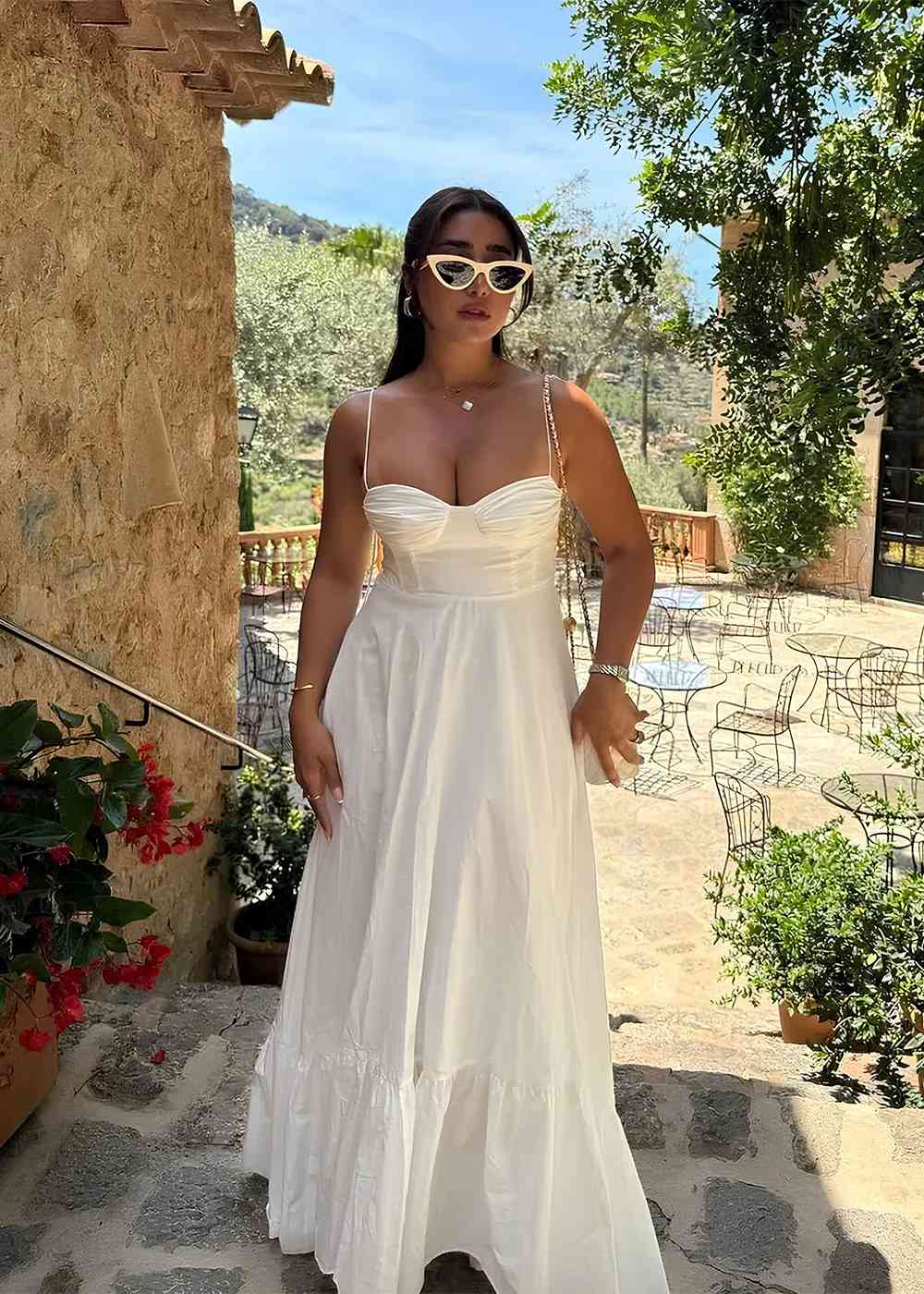 vestido-branco-midi-com-alcas-finas-e-saia-flutuante-vba203