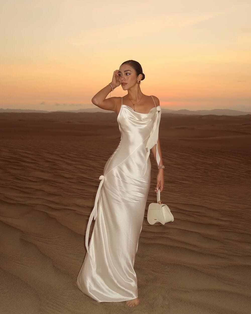 vestido-cetim-com-decote-costas vestido-cetim-com-decote-costas