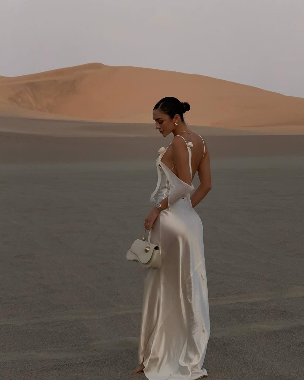 vestido-champagne-longo-cetim-com-lace-e-alcas-finas vestido-champagne-longo-cetim-com-lace-e-alcas-finas