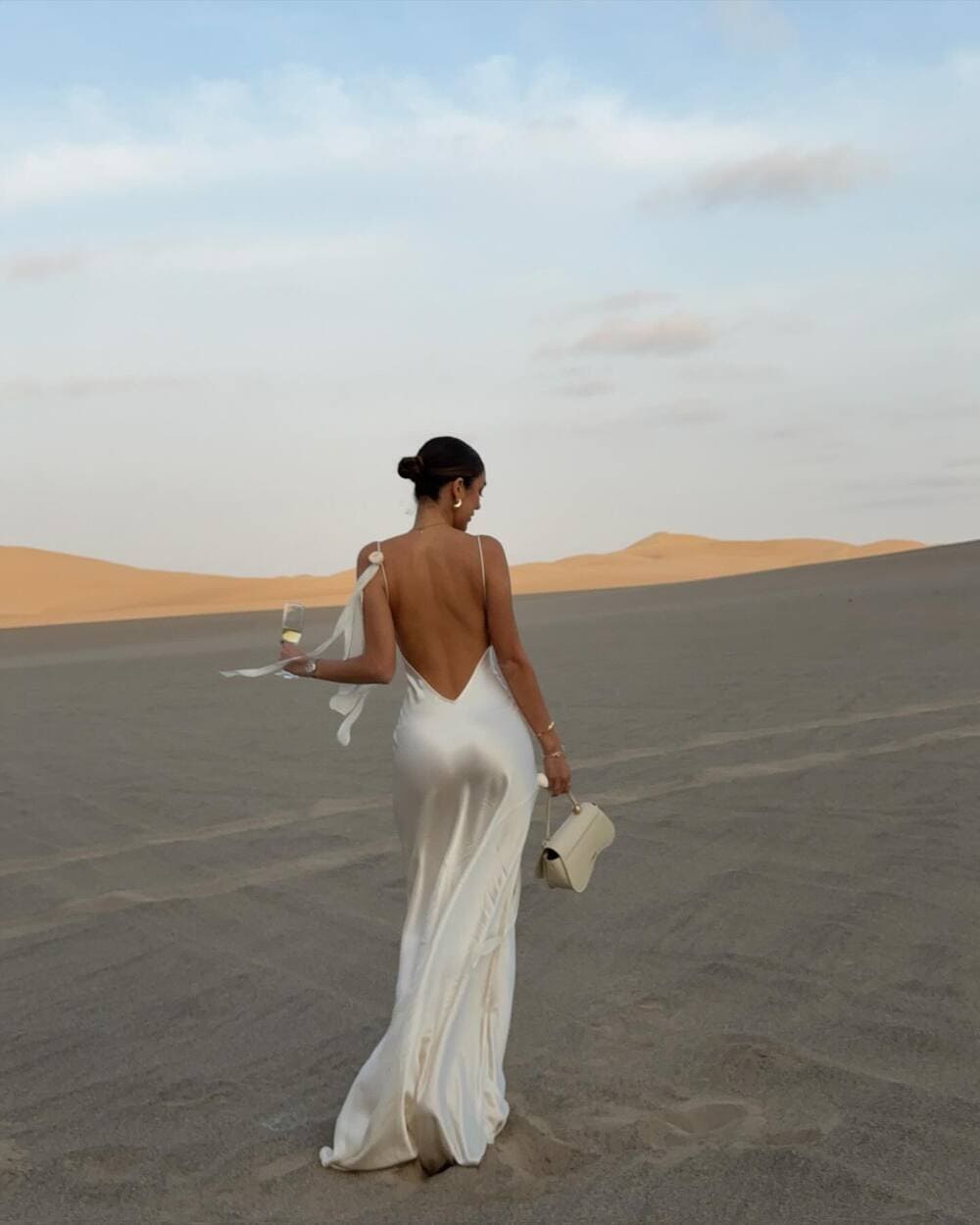 vestido-longo-champagne-com-alcas-finas vestido-longo-champagne-com-alcas-finas