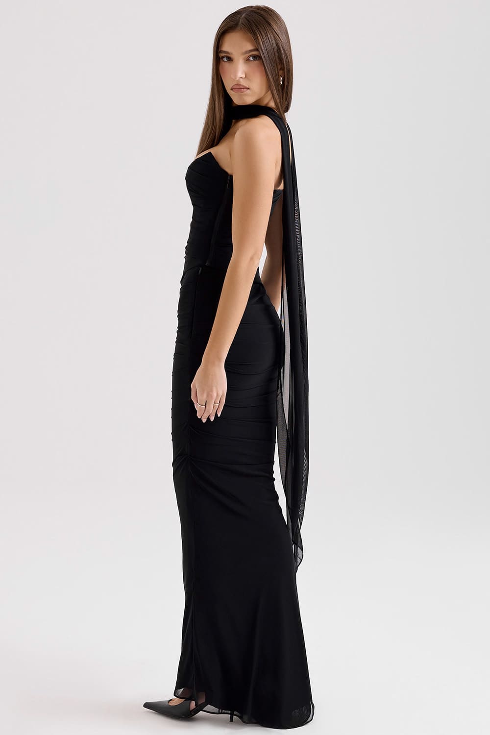 vestido-longo-drapeado-preto-choker-cauda vestido-longo-drapeado-preto-choker-cauda